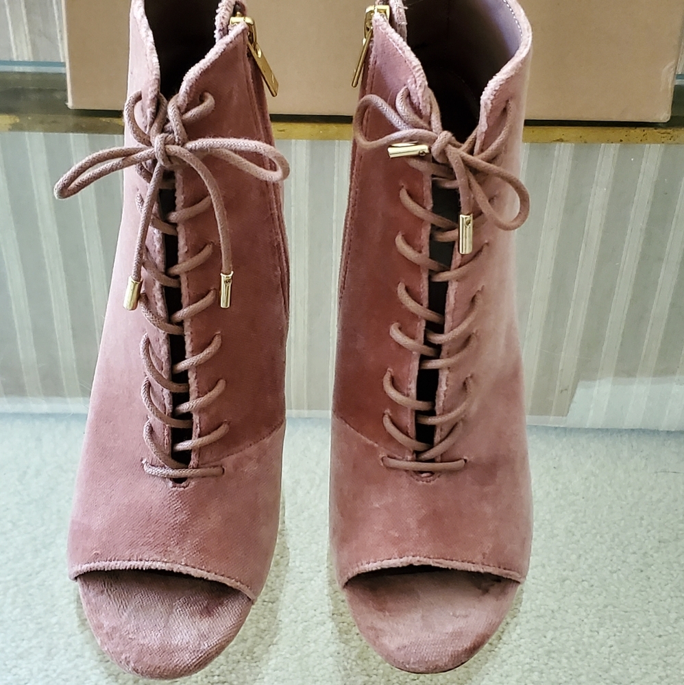 🌺SOLD!🌺Joie Mauve Velvet Ankle Zip Peeptoe Boot